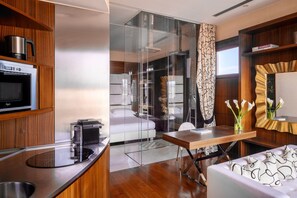 Fridge, microwave, stovetop, dishwasher - Repubblica Firenze Luxury Apartments | UNA ESPERIENZE (Florence)