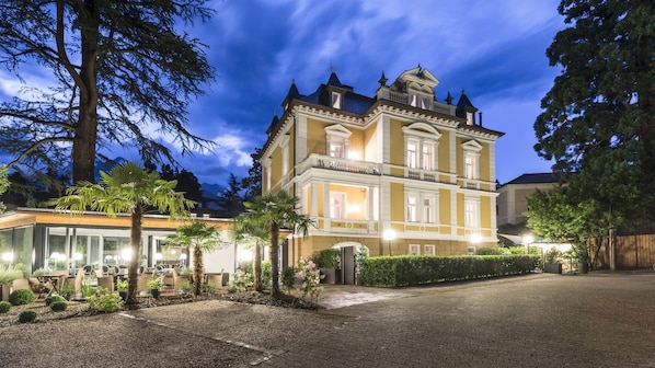 Front of property – evening/night - Villa Helvetia (Merano)
