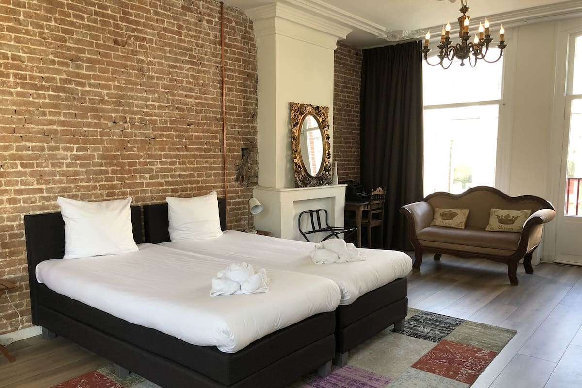 Deluxe Twin kamer, 2 eenpersoonsbedden, niet-roken, uitzicht op stad | Hypoallergeen beddengoed, individueel gedecoreerd