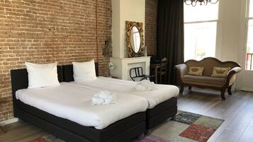 Deluxe Twin Room, 2 Single Beds, Non Smoking, City View | Hypo-allergenic bedding, individually decorated, individually furnished