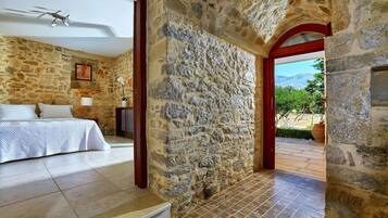 4 bedrooms, premium bedding, in-room safe, individually decorated
