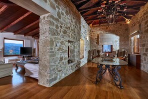 Interior entrance - Villa Malvazia (Malevizi)