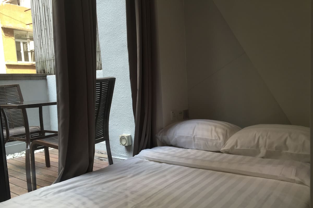 Semi-Double Room with Balcony | In-room safe, iron/ironing board (on request), WiFi (free)