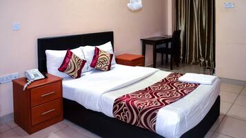 Suite – junior | Sengetøy av topp kvalitet, skrivebord og skrivebord for bærbar PC