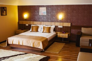 Minibar, in-room safe, desk, soundproofing - Park Hotel (Kharkiv)