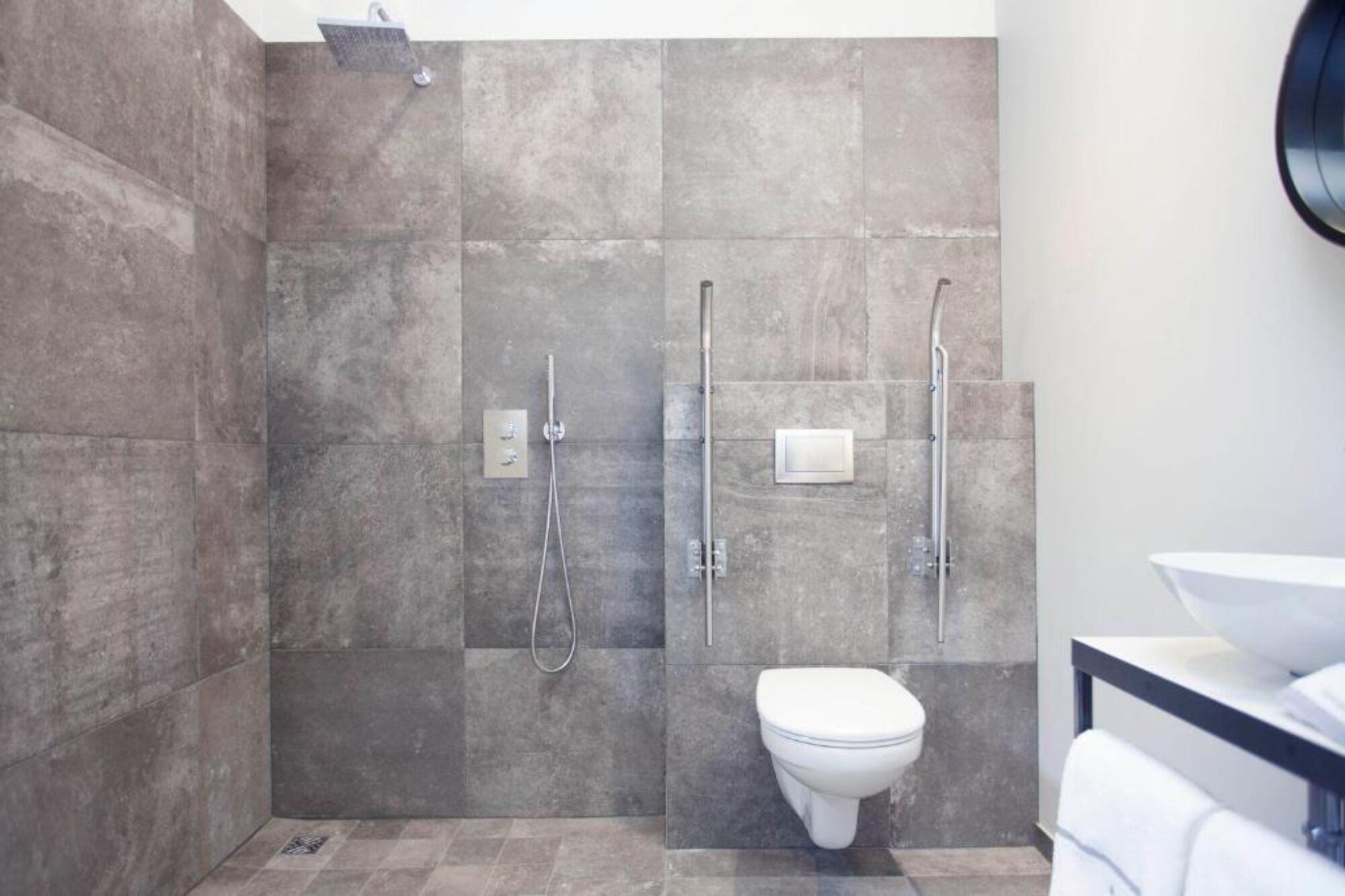 superior double room, 1 double bed, garden area | bathroom | shower, hair dryer, towels