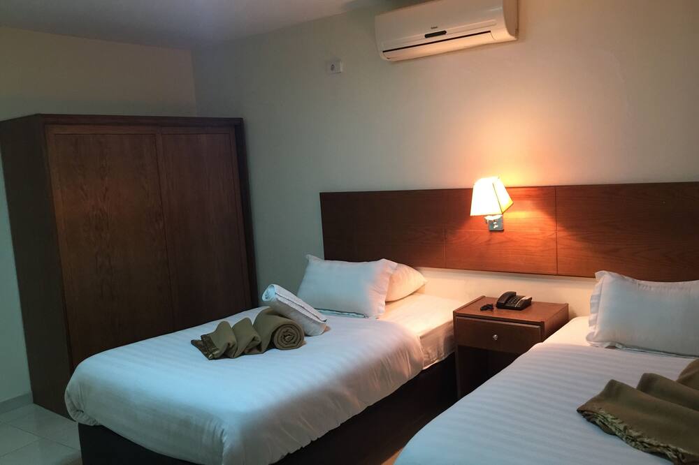 Zaina Plaza Hotel