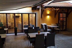Outdoor dining - Hotel Restaurant Zur Traube (Freyburg)