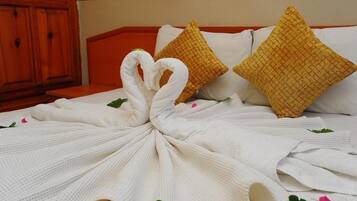 2 habitaciones, minibar, escritorio y espacio para trabajar con laptop