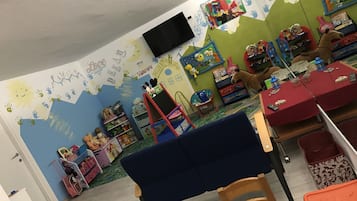 Área de juegos infantiles bajo techo