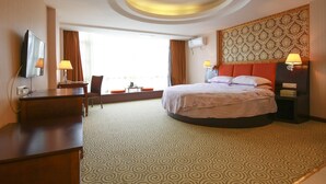Romantic Round Bed Room - Vienna Hotel Shengping Branch Shenzhen (Shenzhen)