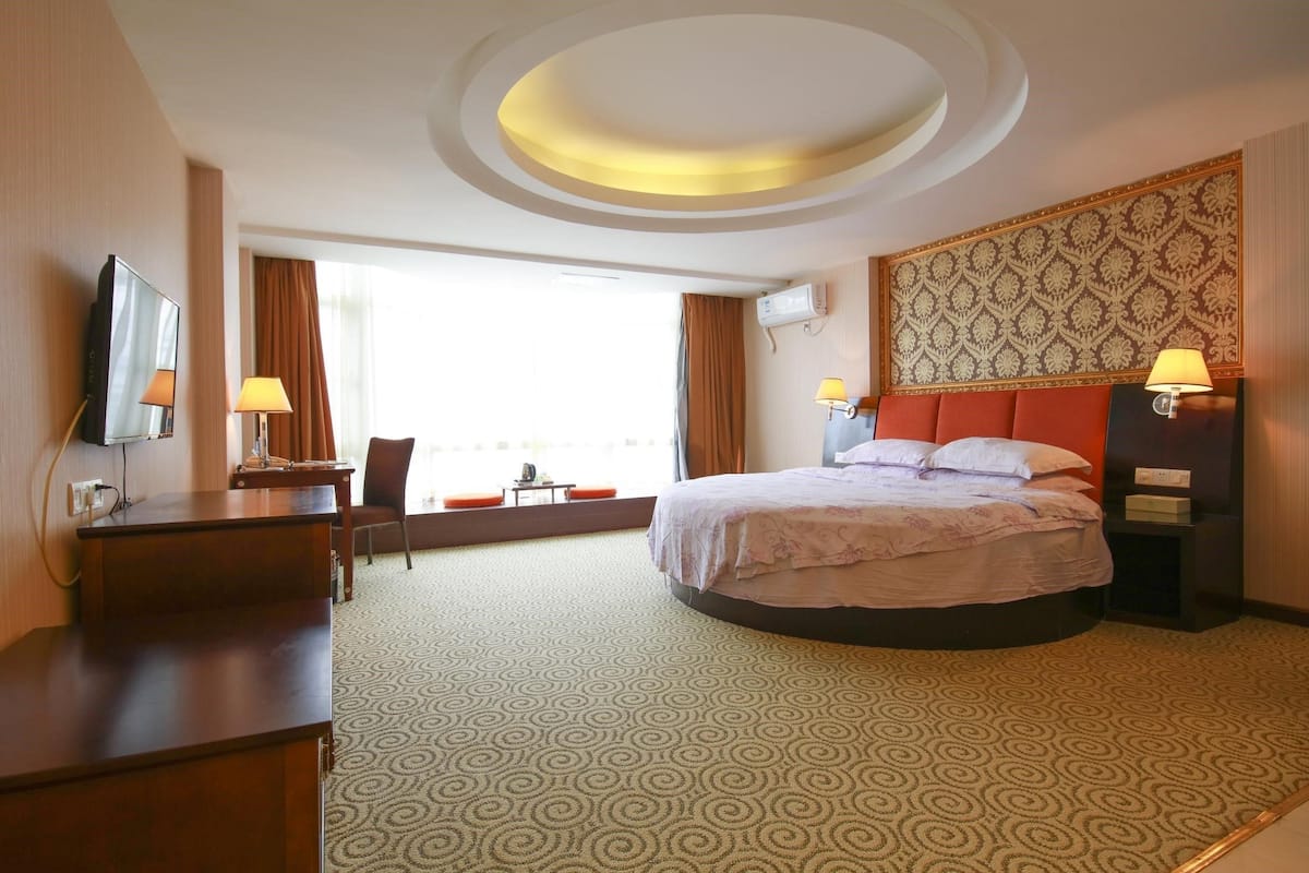 Romantic Round Bed Room | In-room safe, desk, blackout drapes, free WiFi