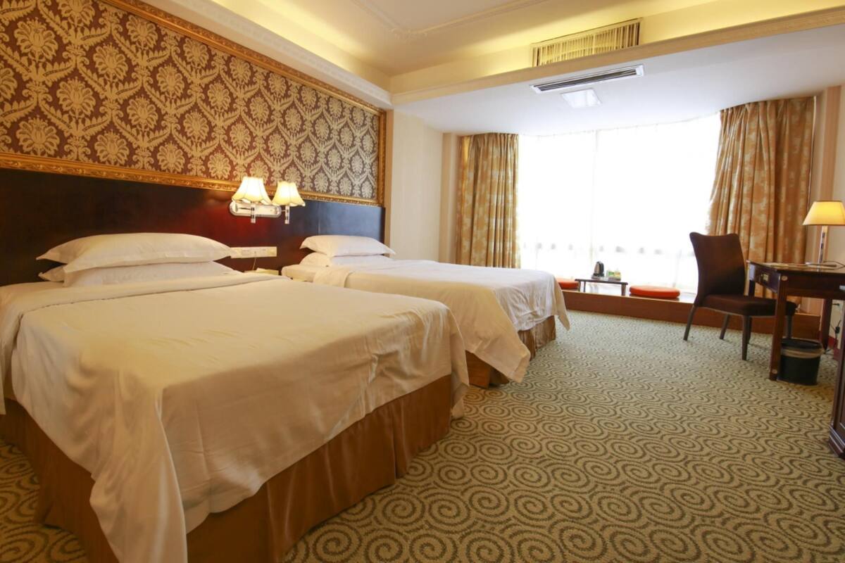 Deluxe Twin Room | In-room safe, desk, blackout drapes, free WiFi