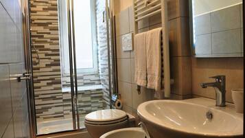 Double Room | Bathroom | Shower, free toiletries, hair dryer, bathrobes