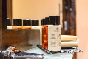 Bathroom amenities