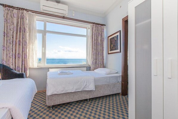 Premium bedding, minibar, in-room safe, desk - Hotel Sufi (Istanbul)