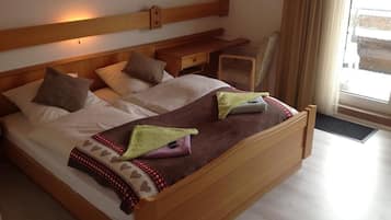 Tweepersoonskamer, 1 tweepersoonsbed, uitzicht op heuvels | 1 slaapkamer, babybedden (toeslag), extra bedden (toeslag), gratis wifi