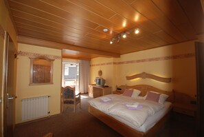 1 bedroom, cots/infant beds, rollaway beds, free WiFi - Pension Robin Hood (Willingen)