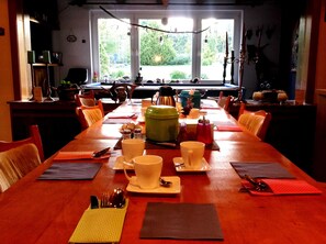 Free daily buffet breakfast  - Pension Robin Hood (Willingen)