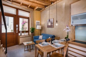 Deluxe-talo, 2 makuuhuonetta (Ariadni) | Oleskelualue | Taulutelevisio