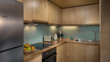 デラックス ハウス 2 ベッドルーム (Akali) | 専用キッチン | 大型冷蔵庫、電子レンジ、オーブン、コンロ