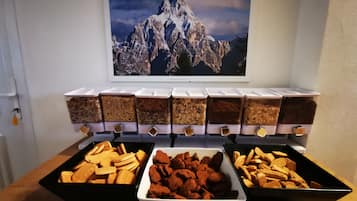 Morgenmadsbuffet hver dag (12 EUR pr. person)