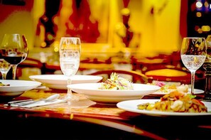 Comida y bebida