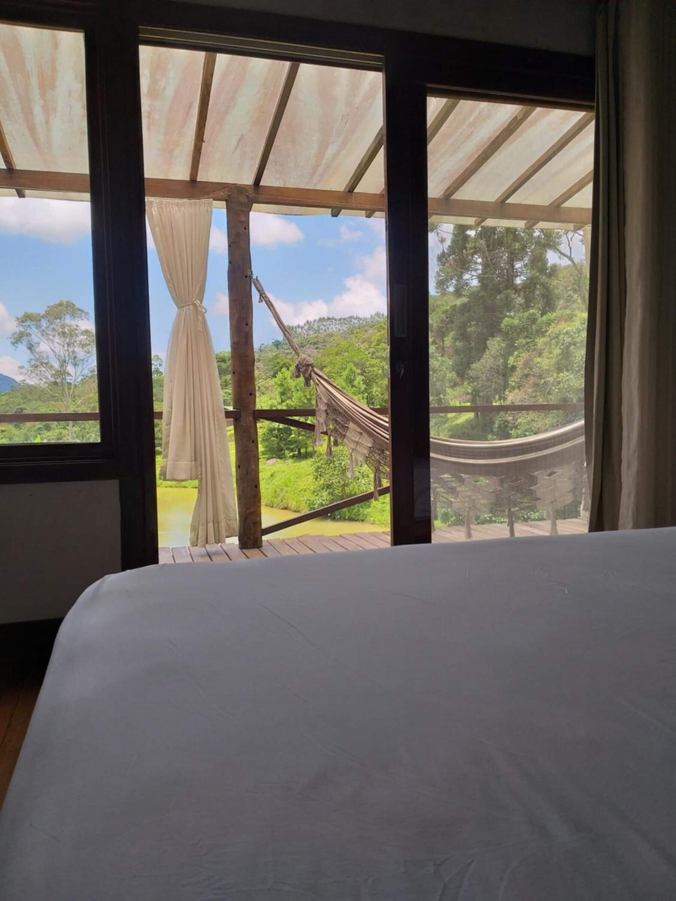 واي فاي مجانًا وملاءات أسرّة