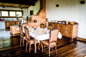 含每日吃到飽早餐