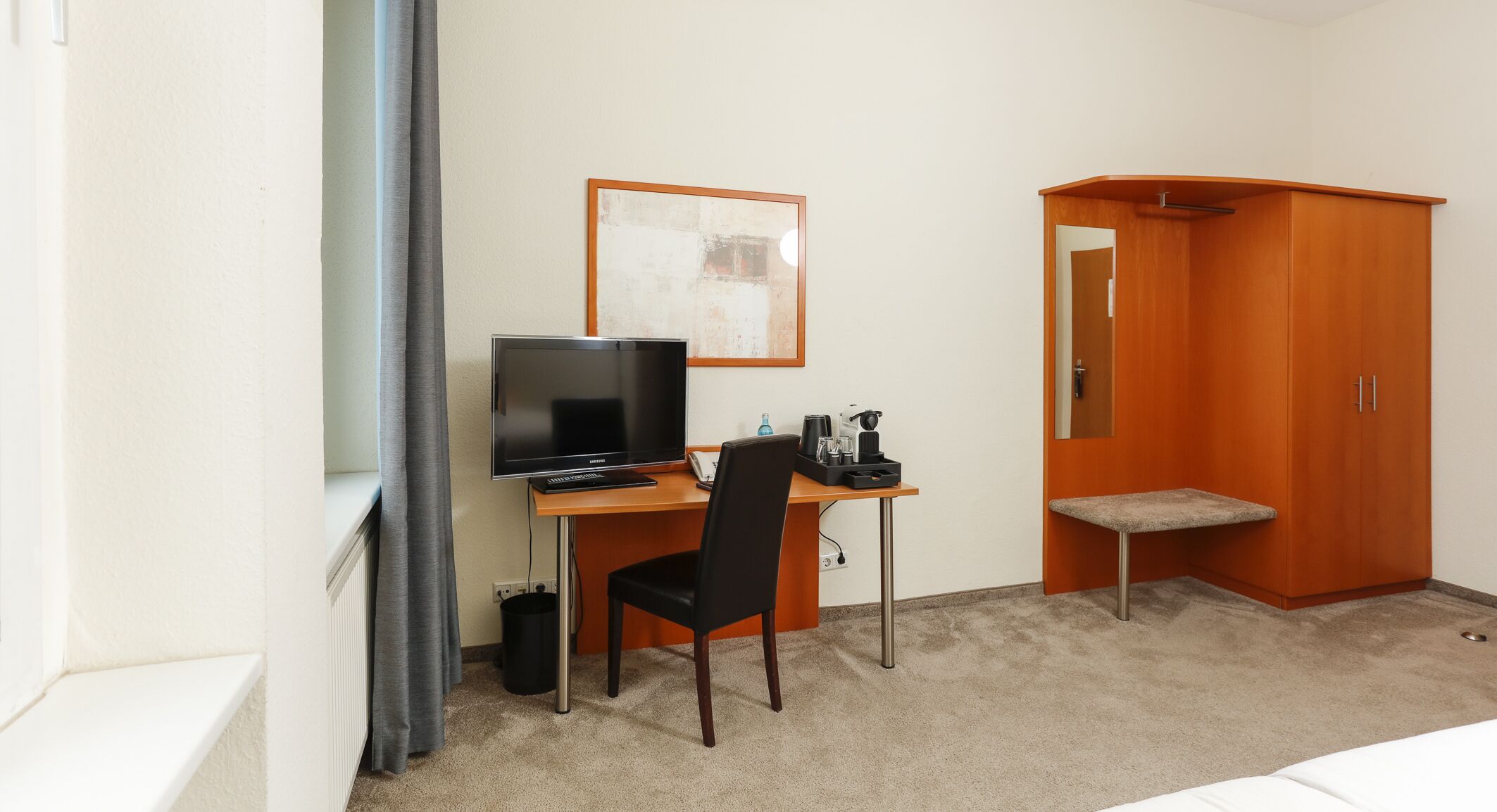 superior double room, 1 double bed, non smoking, river view | living area | flat-screen tv