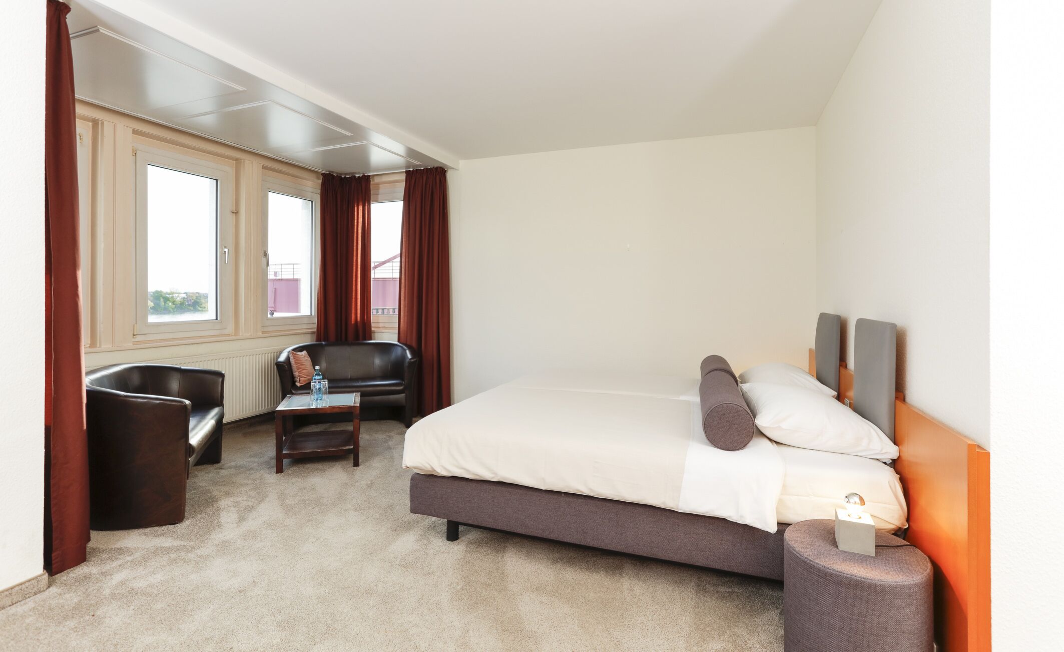 junior suite, 1 bedroom, non smoking, river view | living area | flat-screen tv