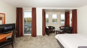 Junior Suite, 1 Bedroom, Non Smoking, River View | Living area | Flat-screen TV - Hotel am Rhein - Wesseling (Wesseling)