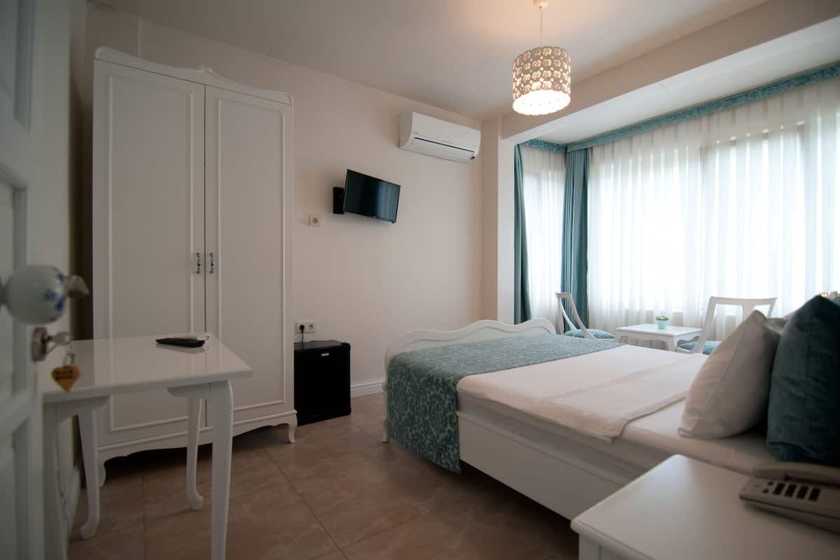 Standard Double Room, 1 Queen Bed | 1 bedroom, minibar, free WiFi