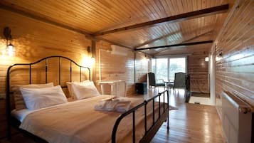 Bungalow Club, 1 cama Queen size, vista al río | 1 habitación, minibar y wifi gratis