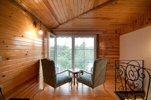 俱乐部平房, 1 张大床, 河景 | 迷你吧、免费 WiFi