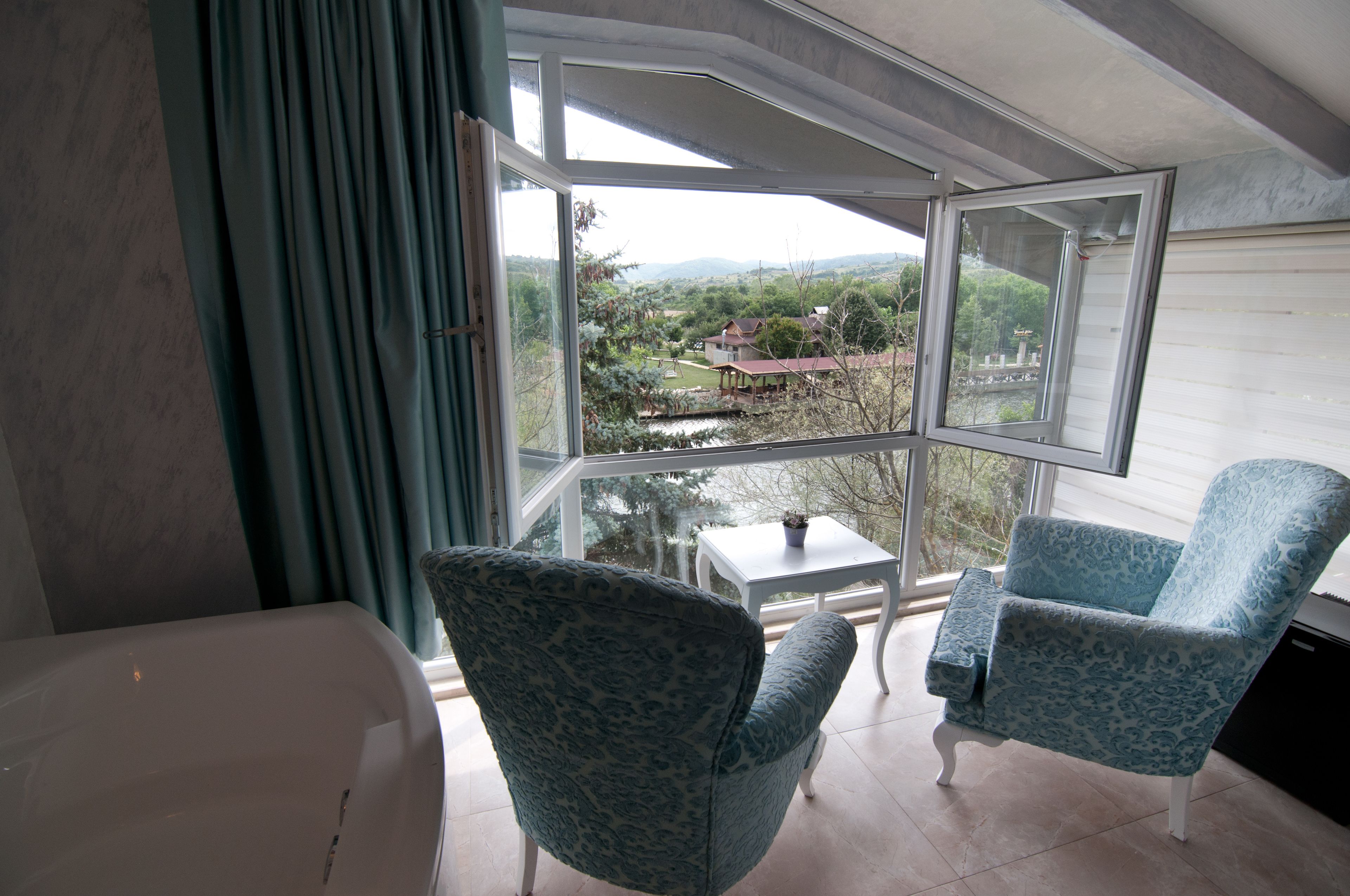 deluxe double room (with whirlpool) | 1 bedroom, minibar, free wifi