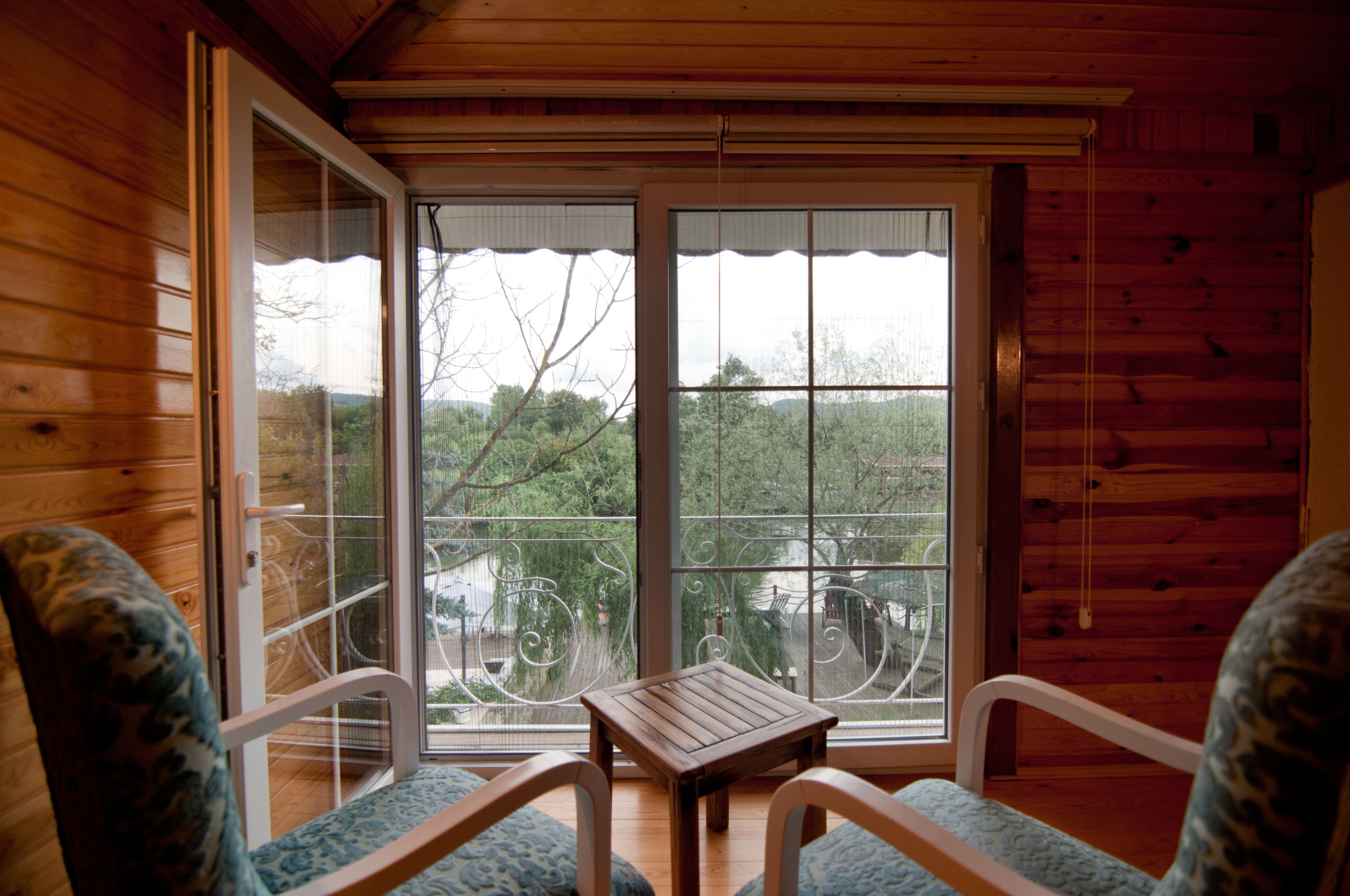 club bungalow, 1 queen bed, river view | lake view