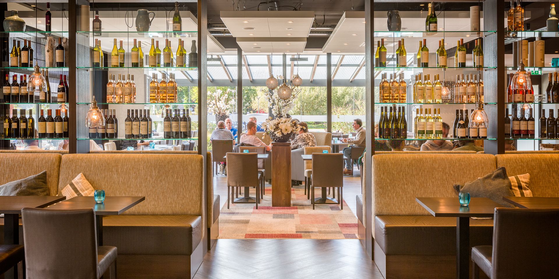 Petit déjeuner, déjeuner et dîner servis sur place