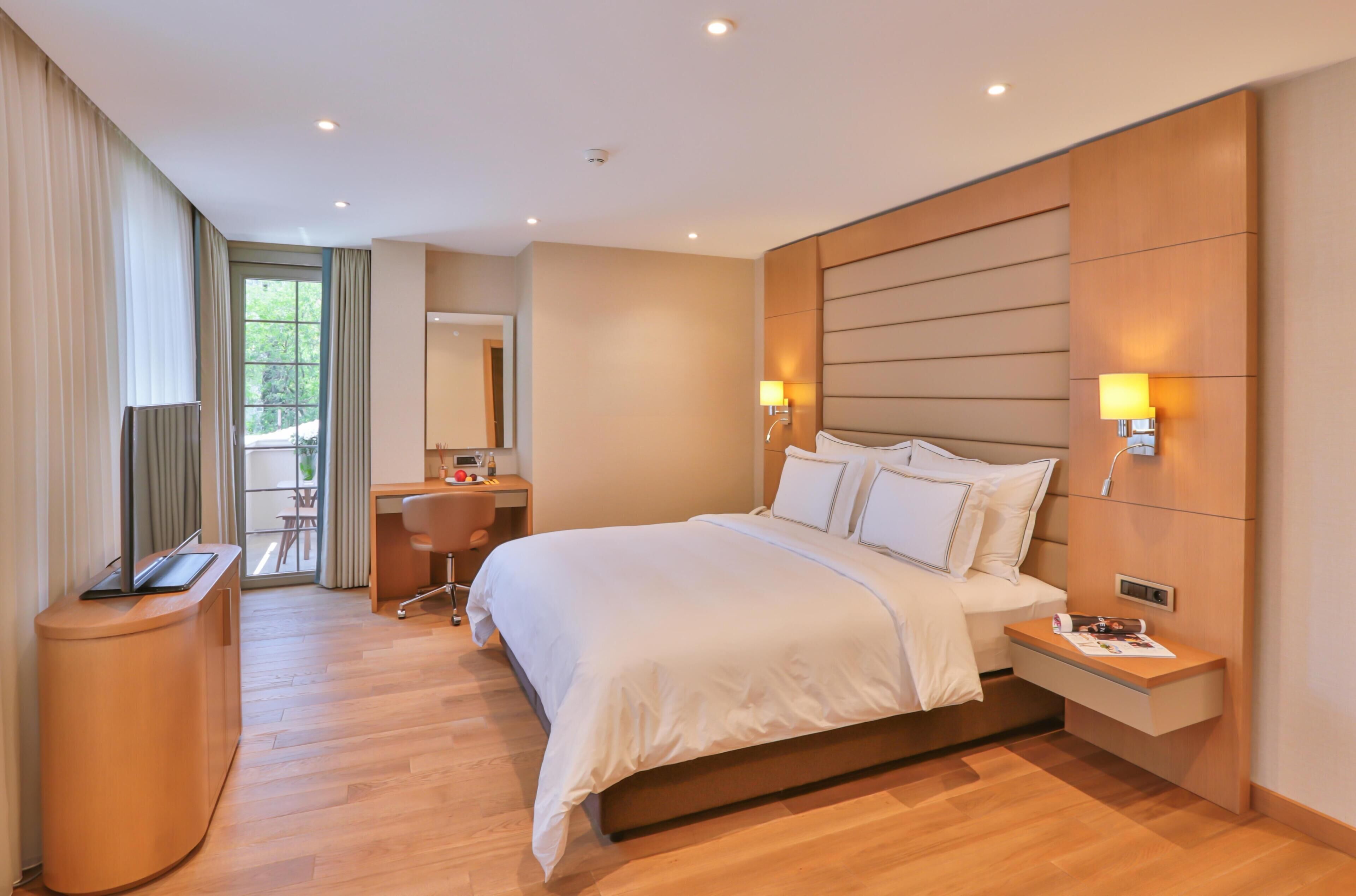 Suite Supérieure, balcon | Minibar, coffres-forts dans les chambres, bureau, chambres insonorisées