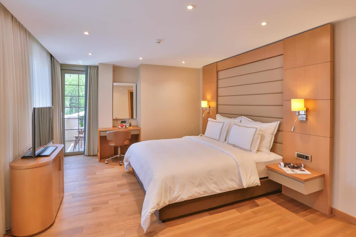 Minibar, in-room safe, desk, soundproofing