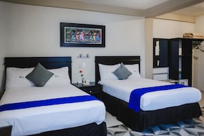 In-room safe, desk, iron/ironing board - Pa'Xa Mama Hotel Boutique Cancun (Cancun)