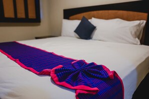 Habitación estándar, 1 cama matrimonial | Caja de seguridad en la habitación y escritorio 