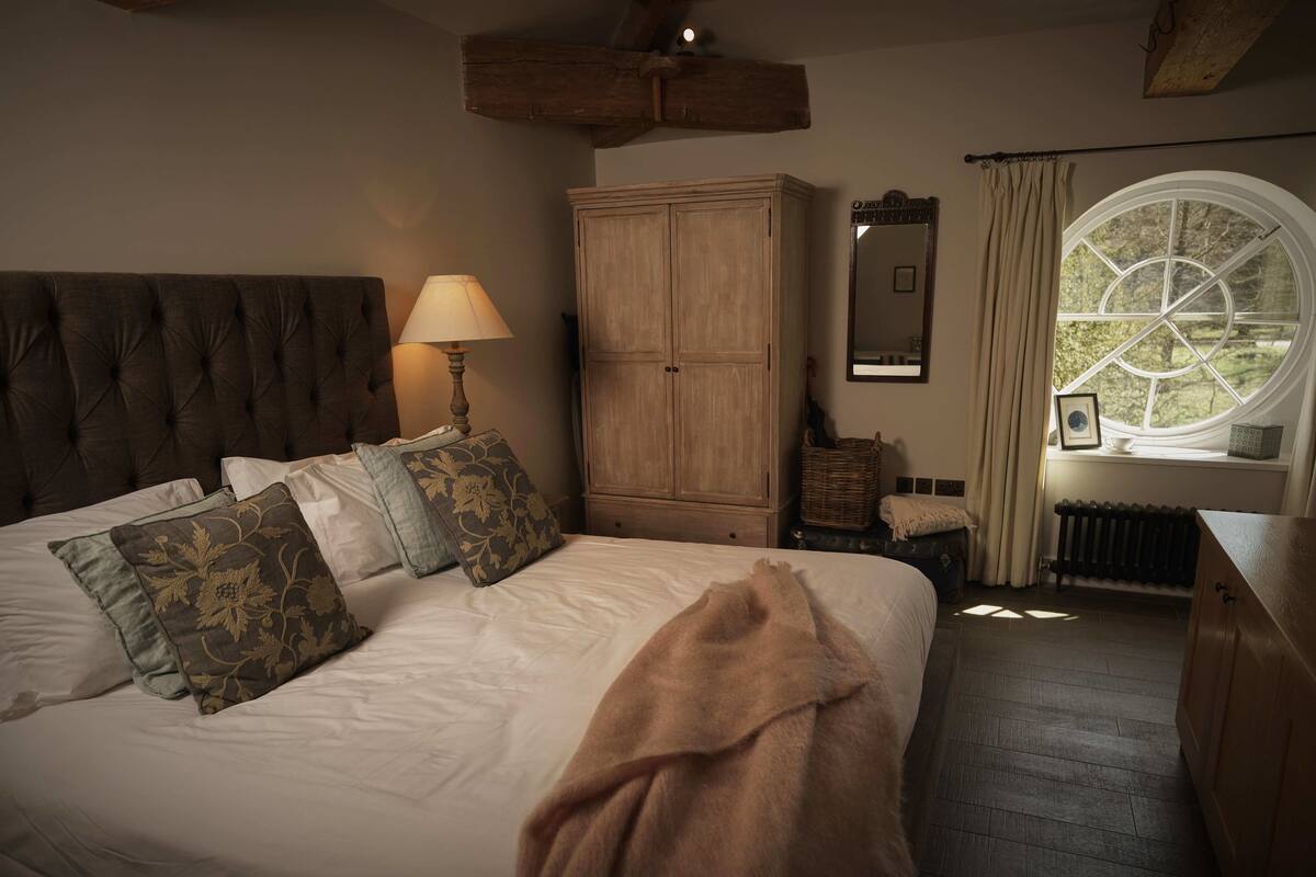 Double Room (Hayloft Room) | Individually decorated, individually furnished, desk, soundproofing