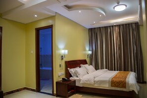 In-room safe, desk, iron/ironing board, free WiFi - Hong Kong Hotel (Dar es Salaam)