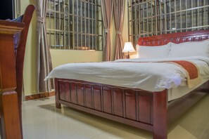 In-room safe, desk, iron/ironing board, free WiFi - Hong Kong Hotel (Dar es Salaam)
