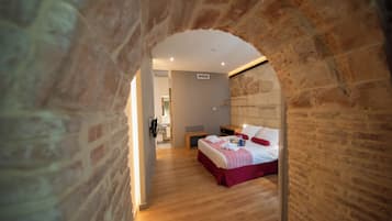 Chambre Double Deluxe | 1 chambre, coffres-forts dans les chambres, bureau, rideaux occultants