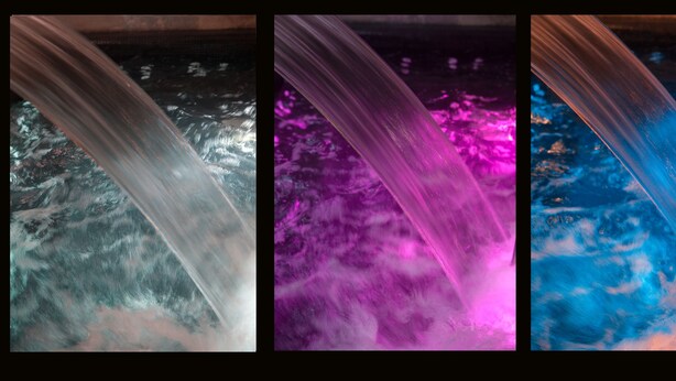 Een reeks waterpartijen met verschillende kleuren.
