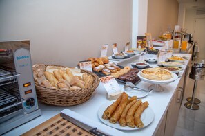 Sarapan bufet setiap hari dengan fi 
