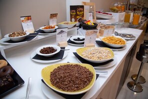 Frukostbuffé varje dag (EUR 14 per person)