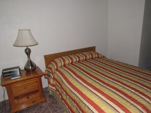 Standard-huone | Työpöytä, silitysrauta/-lauta, ilmaiset vauvansängyt, ilmainen Wi-Fi